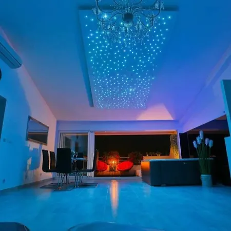 Luxury Penthouse Relax Zone With Hot Tube In