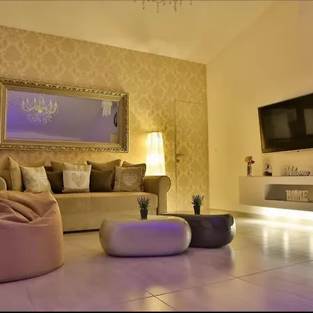 Luxury Penthouse Relax Zone With Hot Tube In