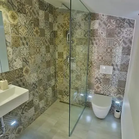 Luxury Penthouse Relax Zone With Hot Tube In Lägenhet Split